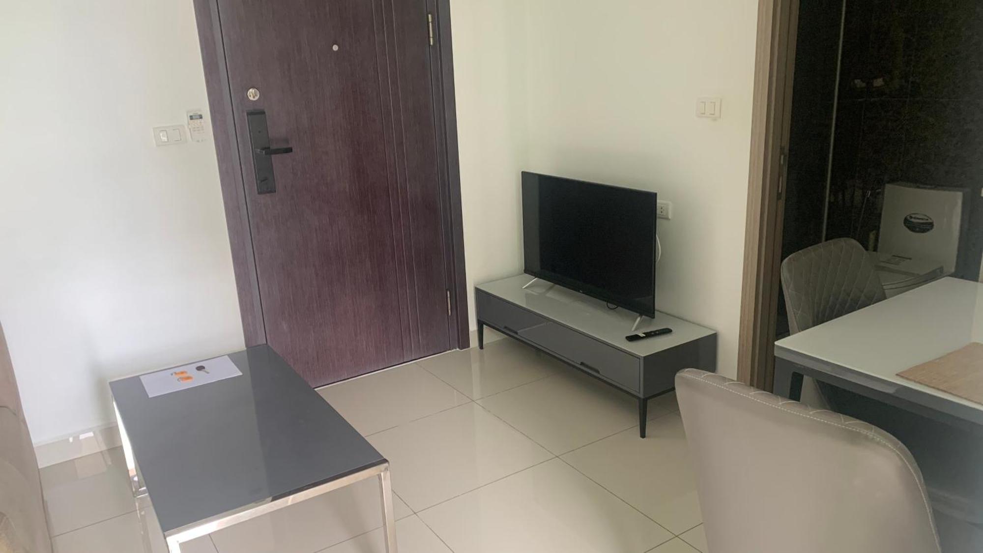 Apartemen Arcadia 网红水系公寓一房 Pool View 专业的健身房 桑拿 中心位置 交通便利 Smart Tv Wifi